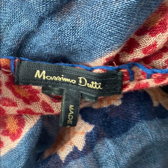 Massimo Dutti Scarf - It’s Like New! - Picture 2 of 2